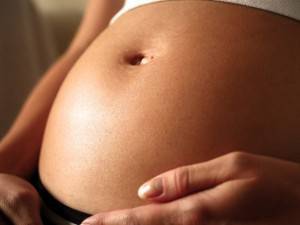 donna-incinta-scambio-embrioni-300x225