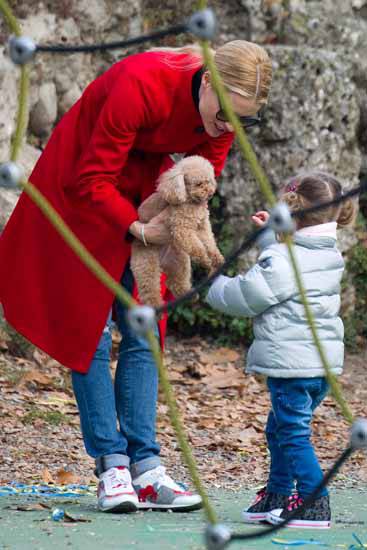 Michelle Hunziker and the daughters Sole and Celeste at the park in Milan.