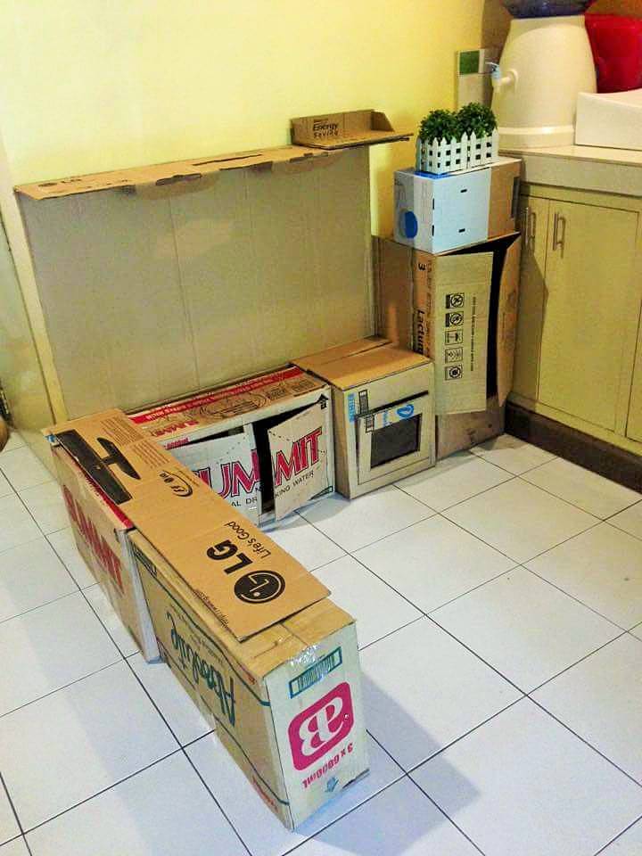 DIY-Play-Kitchen-Made-of-boxes-02