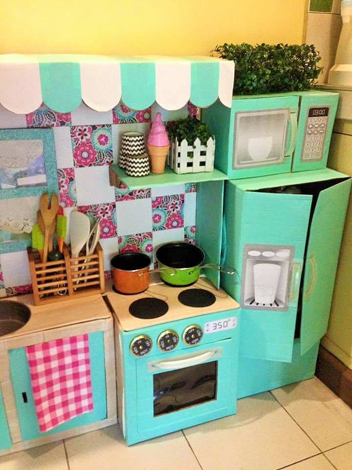 DIY-Play-Kitchen-Made-of-boxes-10