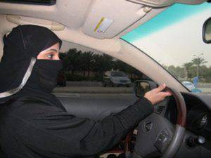 Rivoluzione in Arabia Saudita: “Adesso potranno guidare anche le donne”