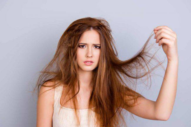 Caduta dei capelli, perchè succede e come prevenire: rimedi naturali e fai da te!
