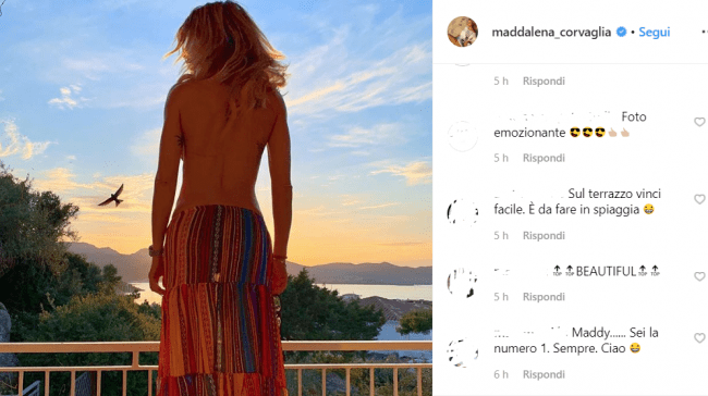 Maddalena Corvaglia pubblica uno scatto senza maglietta su Instagram: il popolo del web è in delirio.