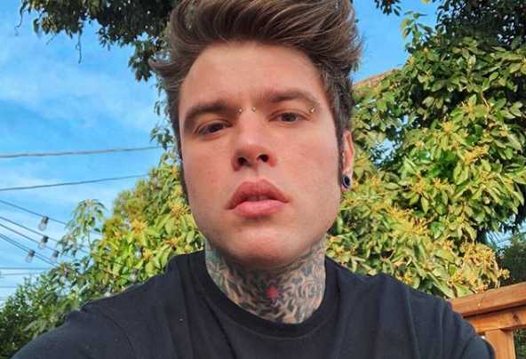 fedez cambia look capelli