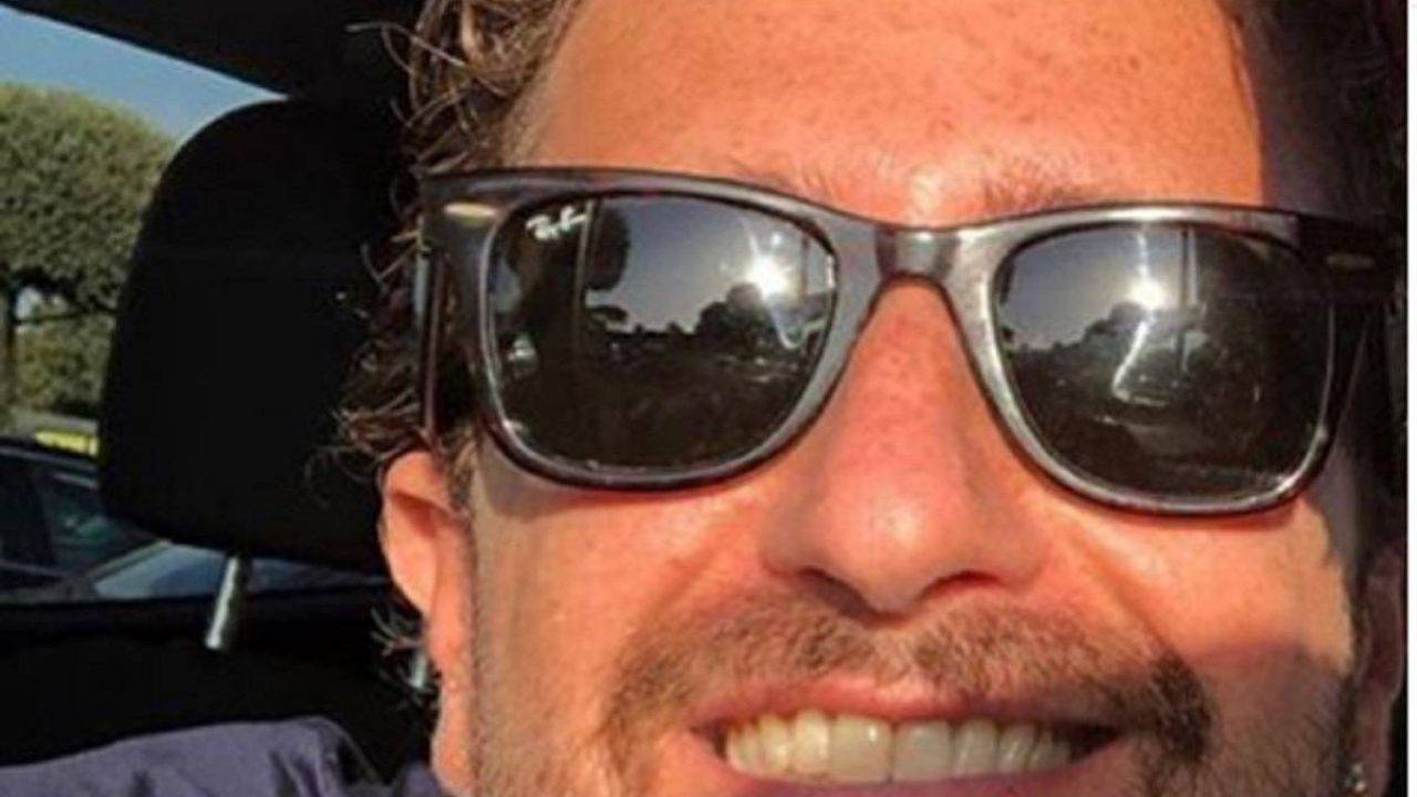Mr Felicita Alessandro Siani Chi E La Moglie Dell Attore