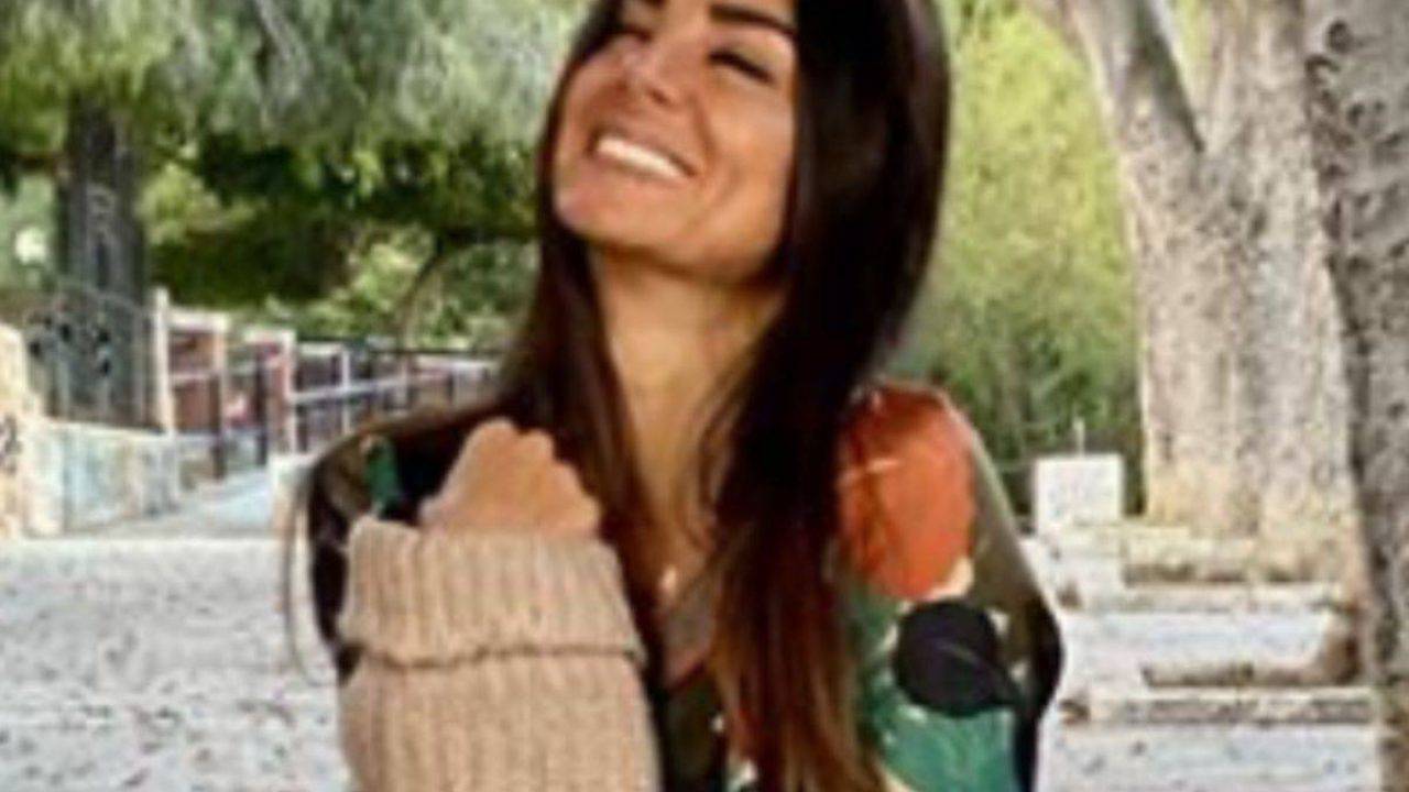 Serena Enardu, leggins trasparente: Lato B in vista, si vede un po' troppo