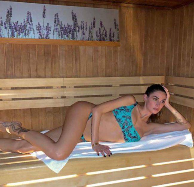 Melissa Satta in sauna