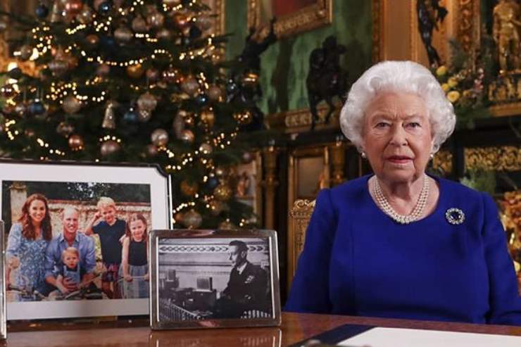 Royal Family, comunicato della Regina su Harry e Meghan: è ufficiale 