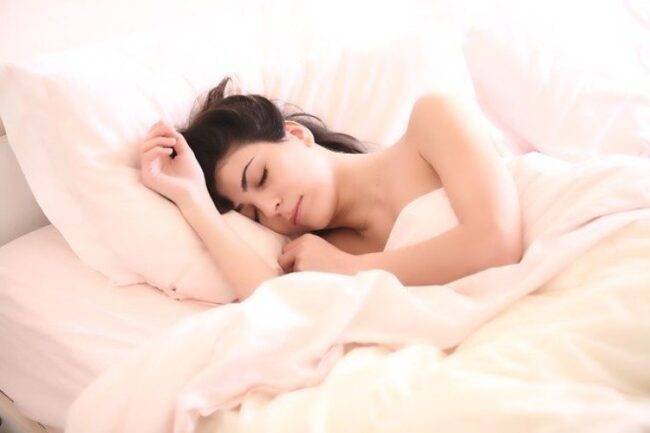 Dormire nudi benefici