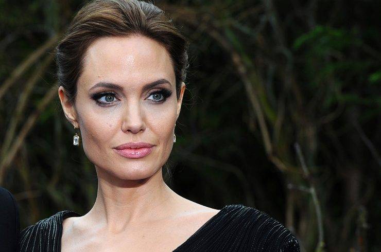 Angelina Jolie, le ombre del passato: una vita sentimentale travagliata