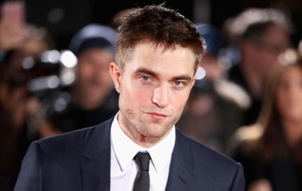 Coronavirus, Robert Pattinson è guarito: ritorna sul set del film The Batman, la splendida notizia da poco arrivata