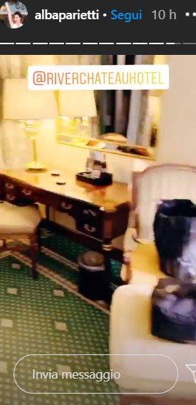 Alba Parietti mostra la sua ‘super’ suite in albergo: che meraviglia!