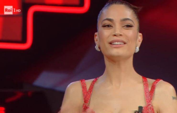Festival di Sanremo 2021, Elodie incanta l'Ariston in rosso: tutti i dettagli del suo meraviglioso look, quanta bellezza!