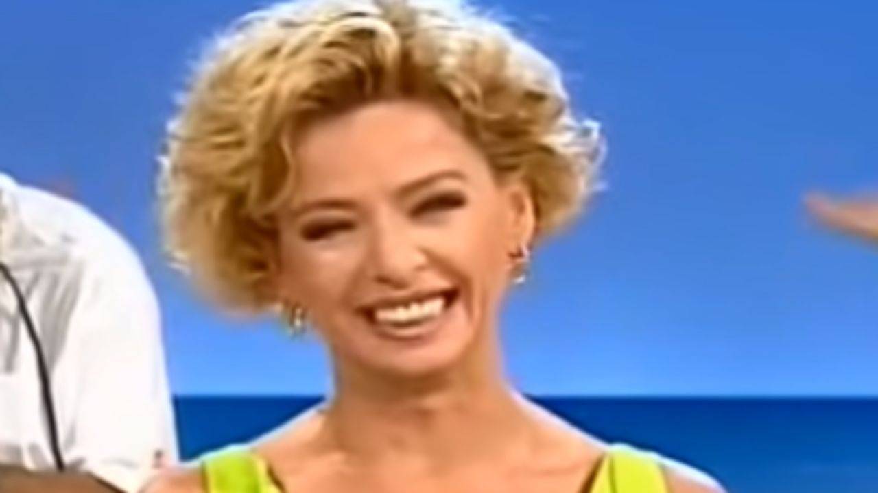 Did you recognize it?  She hosted the first edition of Non è la Rai: today she is very much loved and super famous