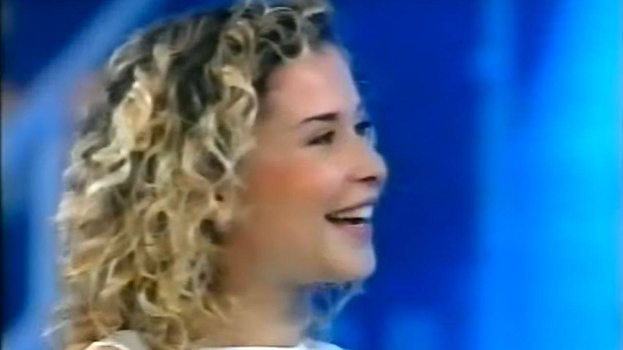 In 2001 we met her in the first edition of Amici: the transformation leaves you speechless
