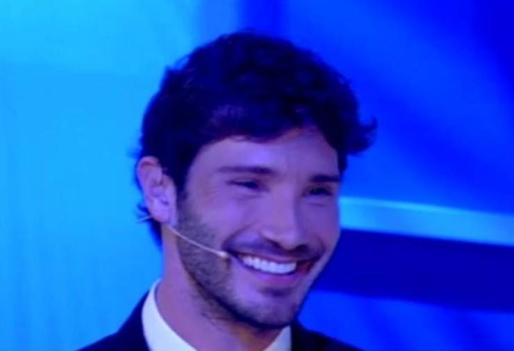 stefano de martino there is mail for you