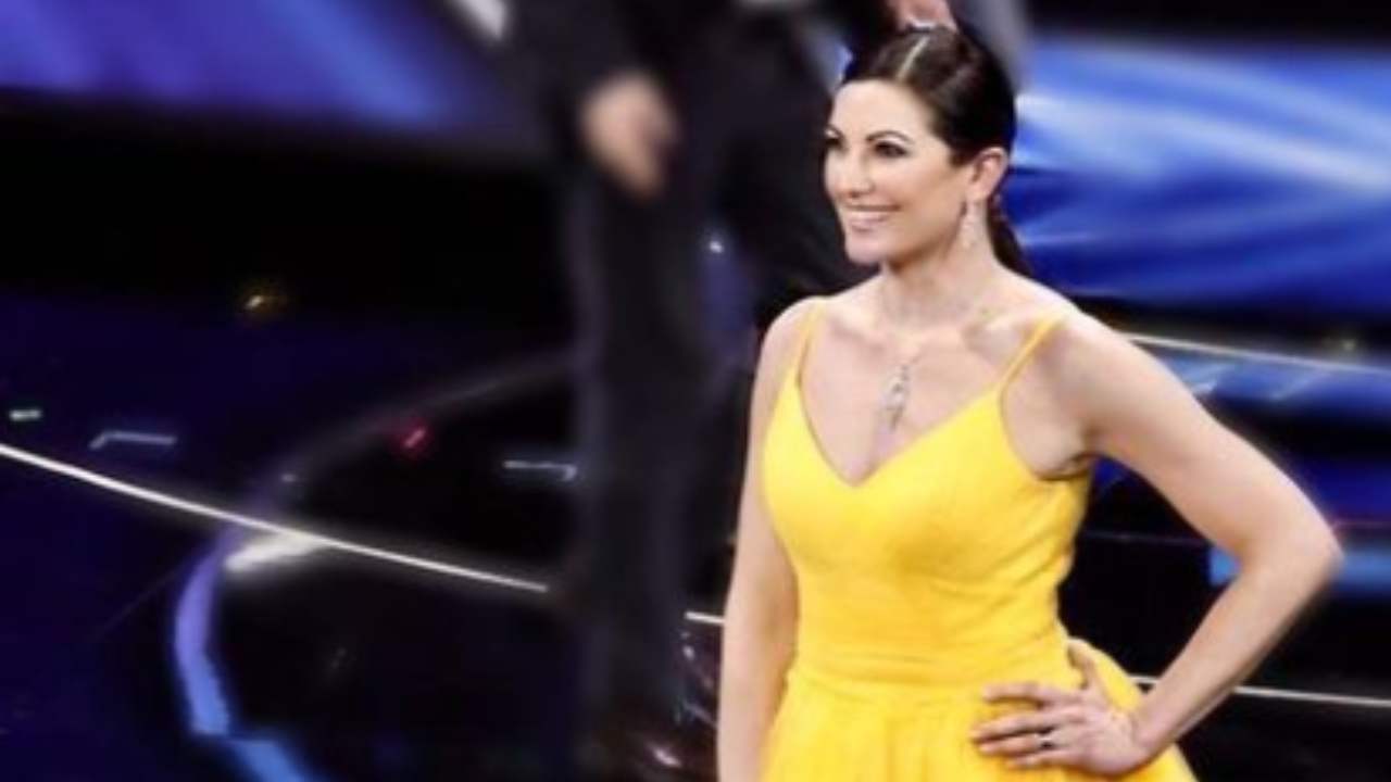 Giovanna Civitillo, why was she dressed in yellow in Sanremo?  It was she who revealed it