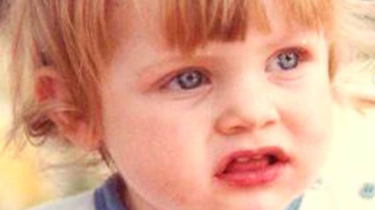 Blond hair and blue eyes like an angel: can you tell us which beloved singer this wonderful little girl has become?