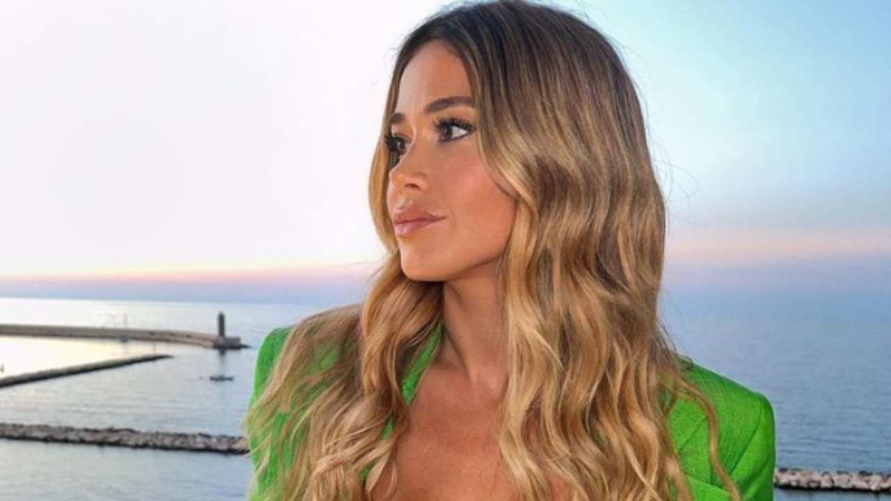 Diletta Leotta for the boat trip shows off a crazy costume: all crazy for that ‘detail’