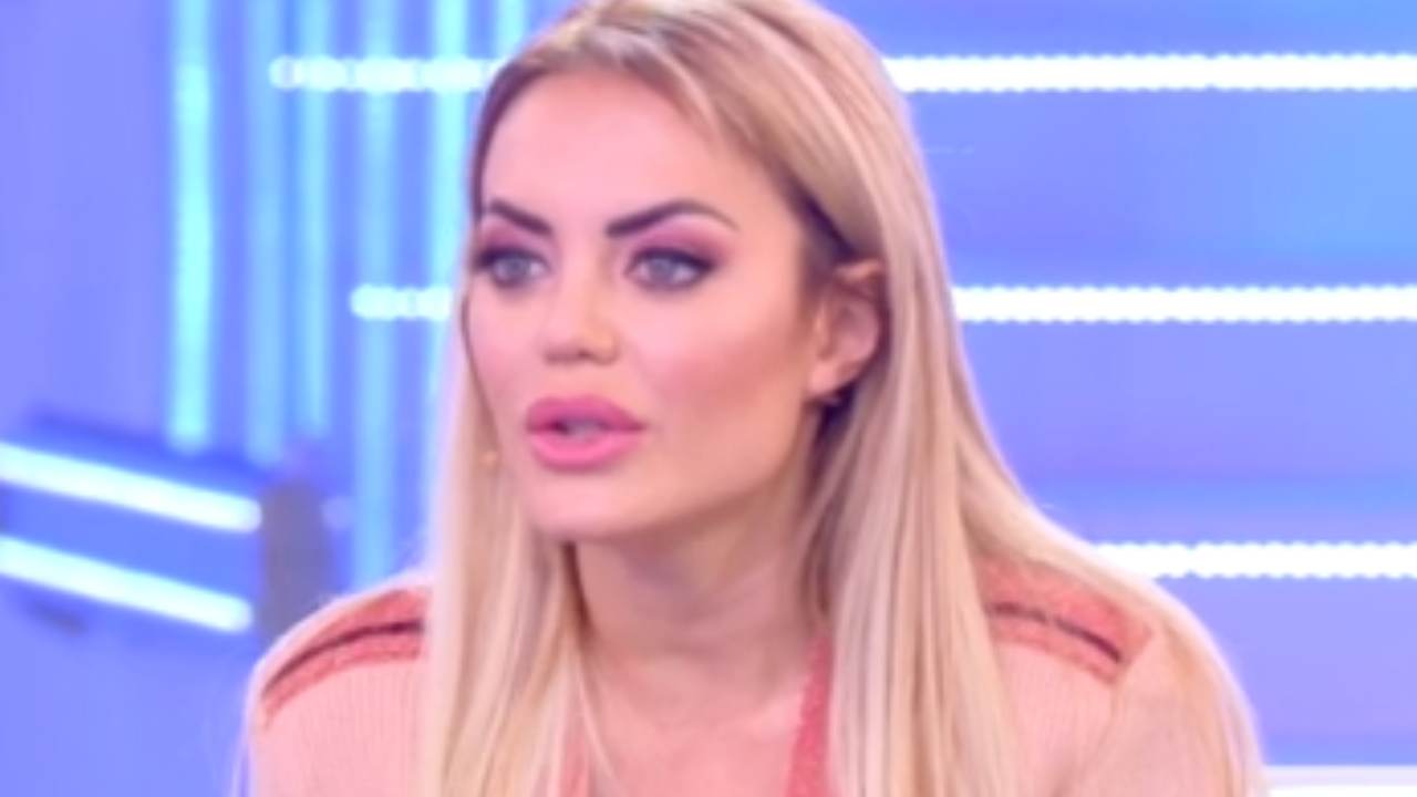 Elena Morali, bad episode on vacation: everyone worried about her condition