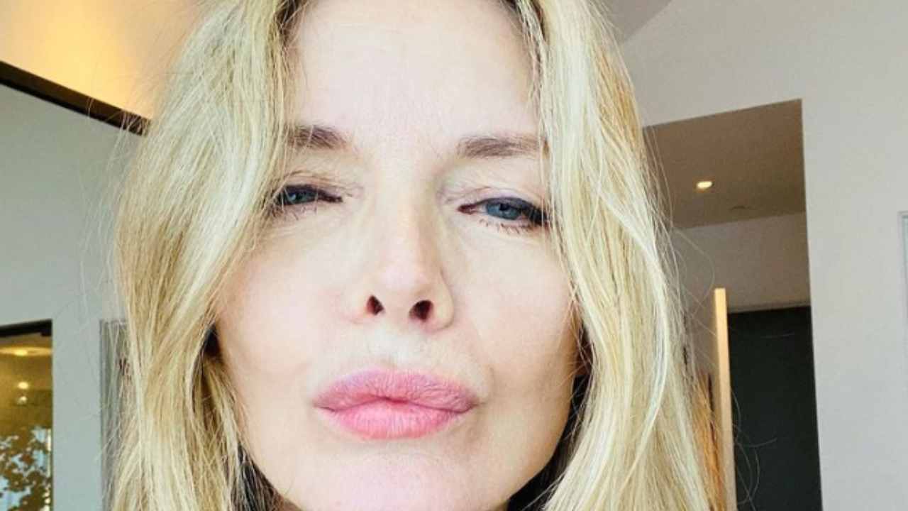 Michelle Pfeiffer, check the selfie with the sisters: have you ever seen them?