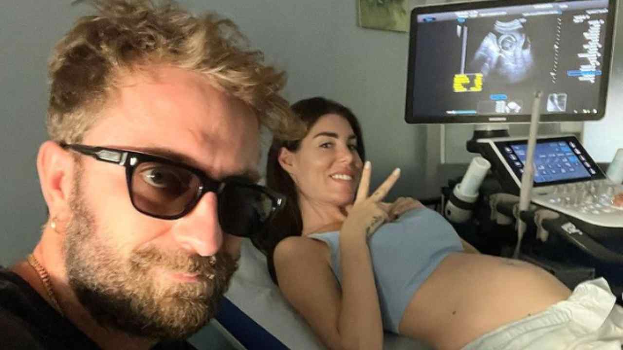 Bianca Atzei shows everyone the ultrasound: a ‘detail’ does not go unnoticed