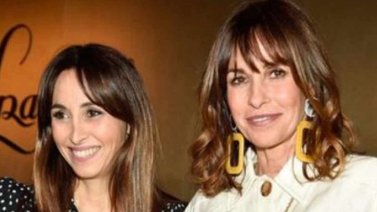 Benedetta and Cristina Parodi by the sea: without make-up and filters, the natural sisters