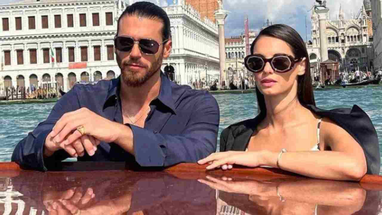 Can Yaman and Francesca Chillemi in Venice: what the photographers shouted at him, an embarrassing moment