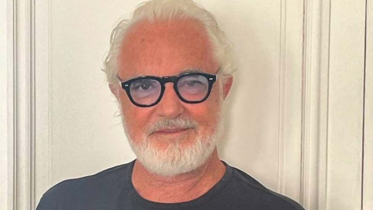 The works of art and objects completely in gold: here is the villa of Flavio Briatore