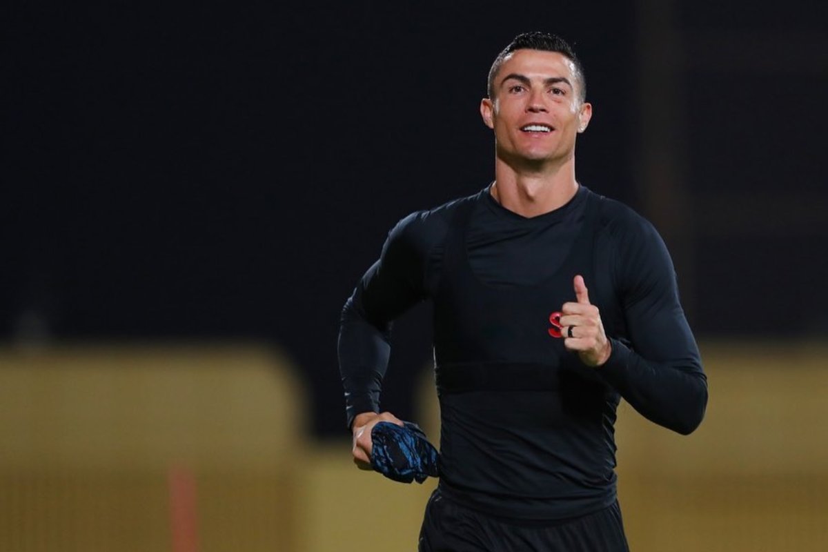 Cristiano Ronaldo offers a salary of 6,000 euros a month: here are the requirements to apply