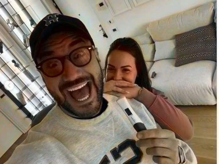 Claudia Dionigi e Lorenzo Riccardi annunciano l'arrivo del loro secondo figlio