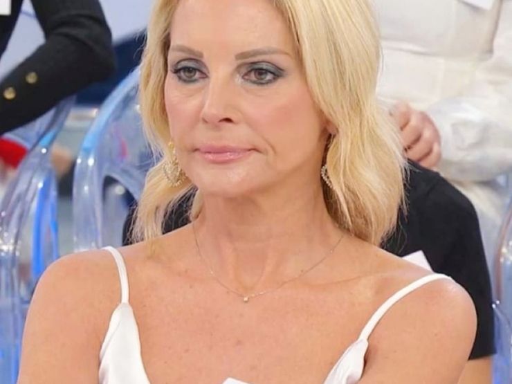Uomini e Donne: 500 euro per un'intervista, ecco chi è la dama della richiesta
