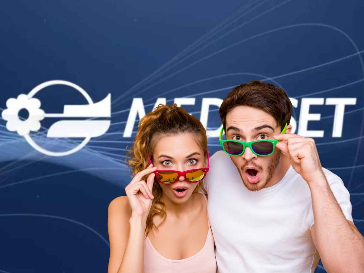 mediaset sfondo persone sorprese