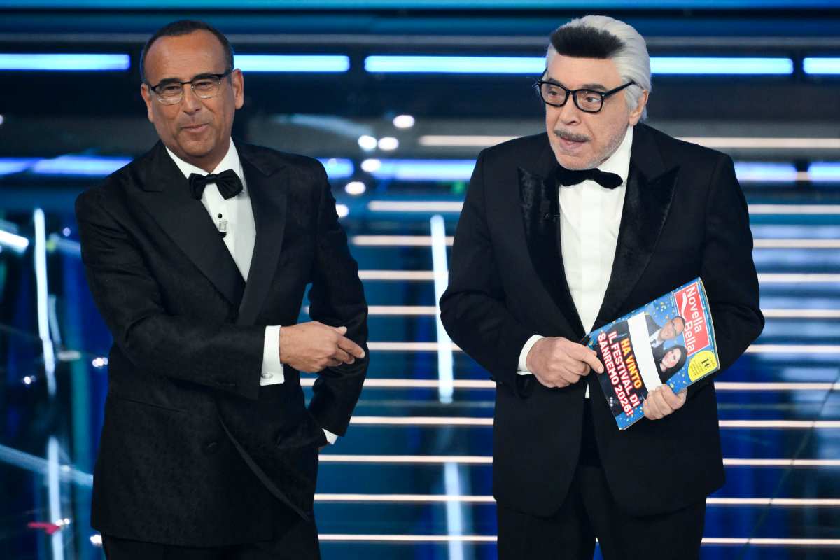 Prime time sempre più tardi, Frassica lancia la provocazione: “Bastano piccoli tagli per tornare alle 20.55”